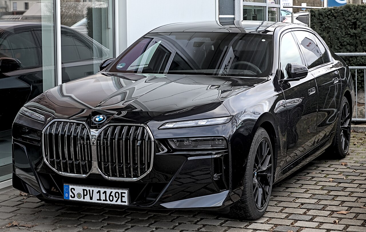 BMW i7 luxury chauffeur vehicle